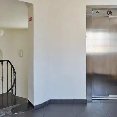 Days - Maisonette With Ac And 2 Bathrooms In New Town Praag