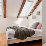 Days - Maisonette With Ac And 2 Bathrooms In New Town Lägenhet